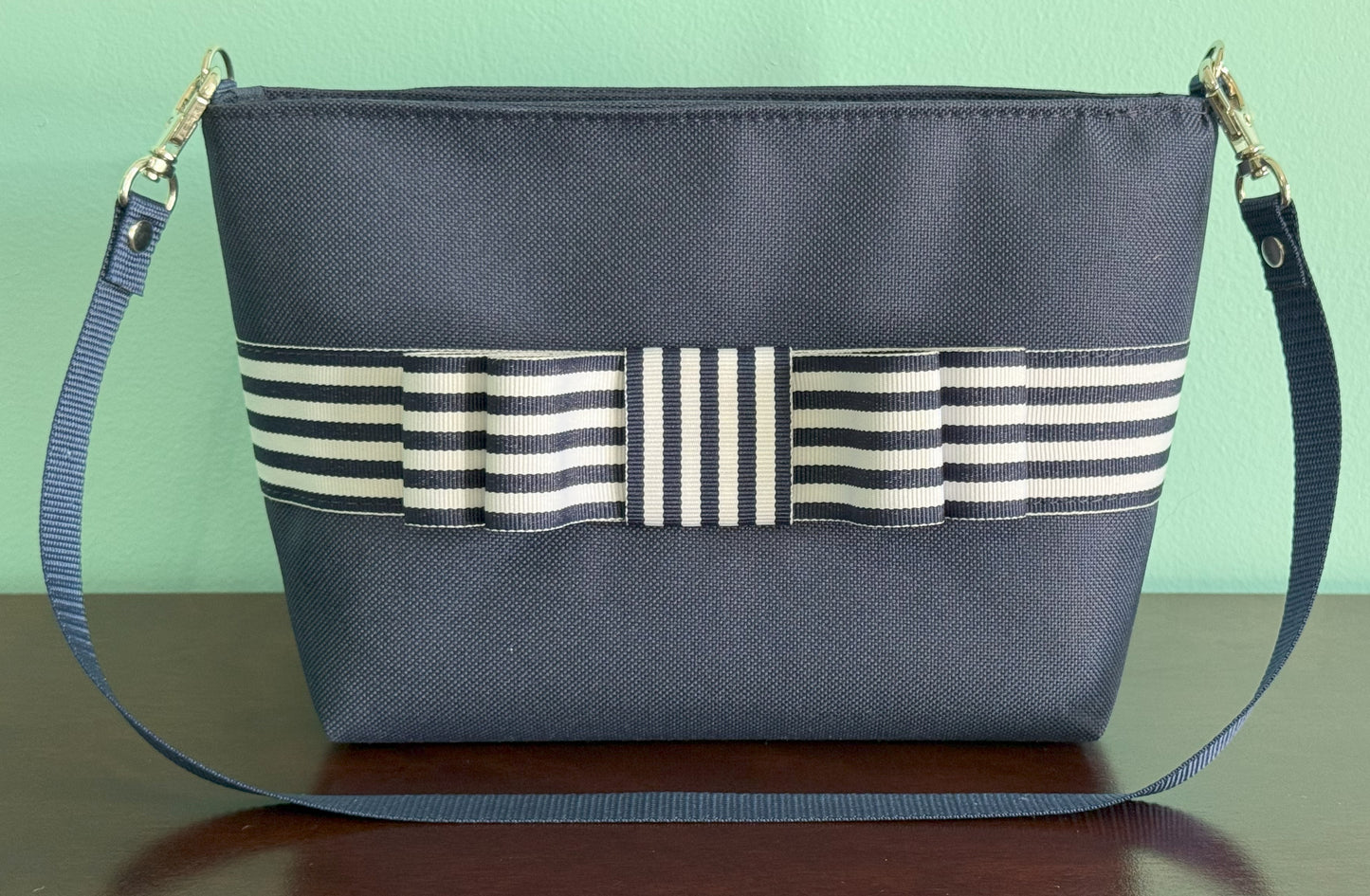 Captain Clutch: Navy Narrow Stripe